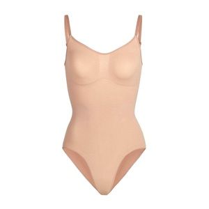 SKIMS-NWOT- SCULPTING BODYSUIT W. SNAPS